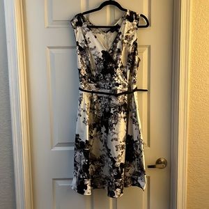 Lane Bryant Floral Sleeveless  Dress Size 18/20  White Bllack flowers …